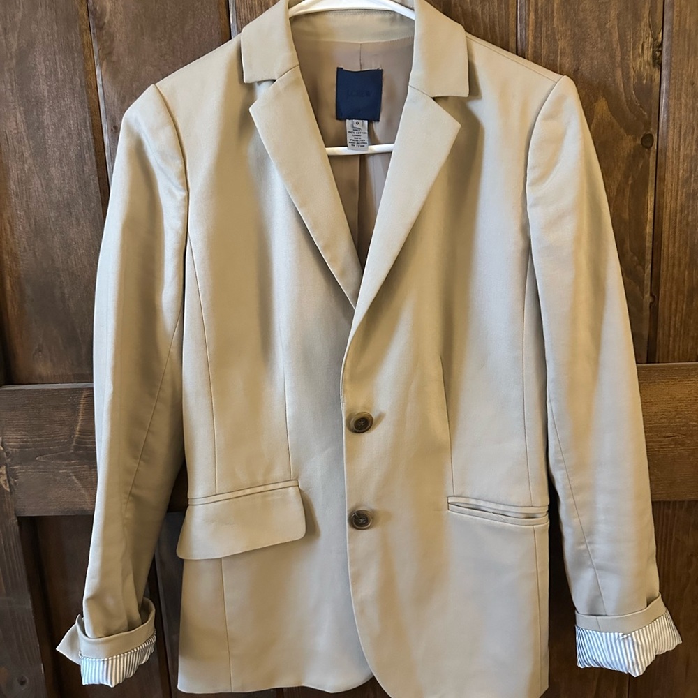 Classic J. Crew beige tailored fit versatile blazer. Women’s size 0